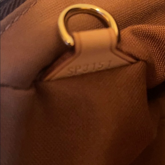 Louis Vuitton Tivoli Handbag GM - Picture 10 of 10